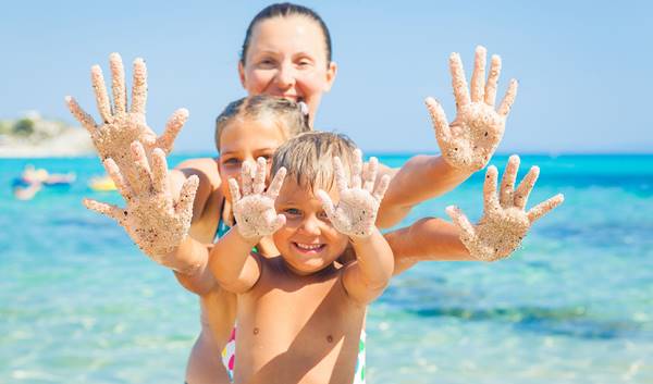 Желаете отправиться на море с детьми? Лучшие курорты для отдыха за границей!